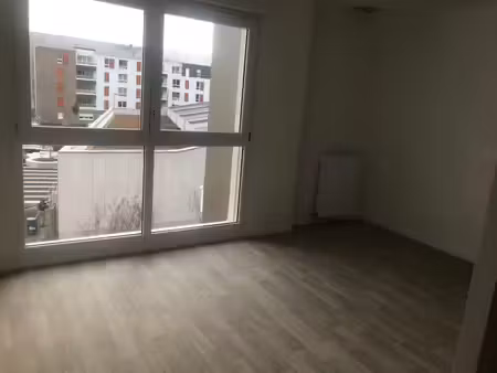 location meublée appartement 1 pièce 21 m² à melun (77000)  620 €