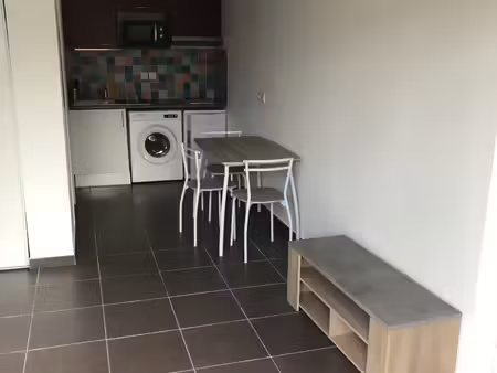 studio meuble + terrasse et parking
