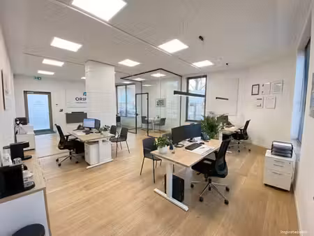 surface commerciale casco avec emplacement de parking