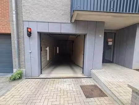 emplacement de parking souterrain à proximité du ring.