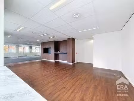 bureaux modernes de plus de 150 m² avec parkings