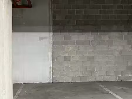 emplacement de parking sécurisée à louer molenbeek