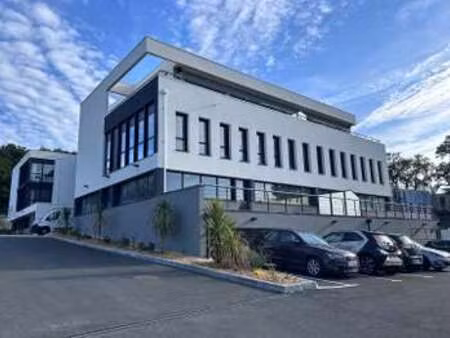 vente bureaux et commerces à quimper frugy - locmaria - kernoter (29000) : à vendre / 182m