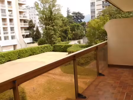 appartement 1 pièce - 27m2 - etage 2/4 - proche tram