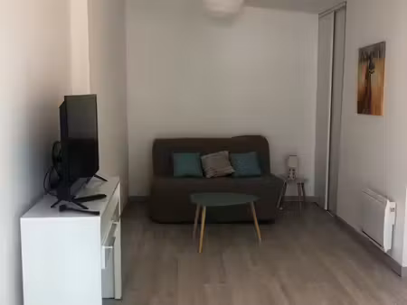 grand studio central au calme bail étudiant