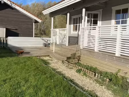 chalet individuel en bois dans une résidence privée