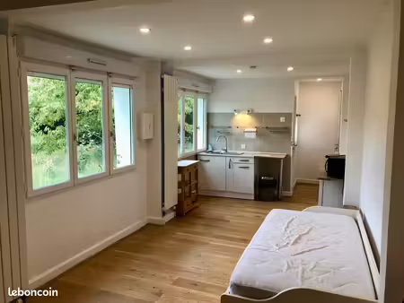 grand studio meublé de 30 m² – disponible immédiatement