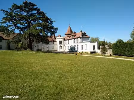 rare à la location : bien dans manoir et parc