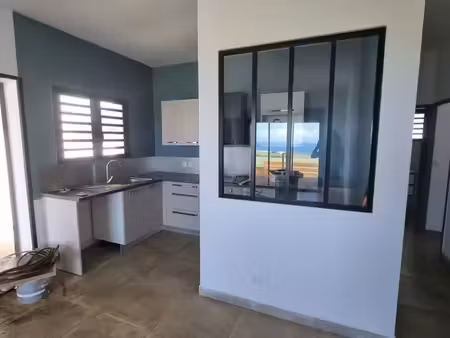 à louer – maison t4 récente avec jardin & jolie vue – sainte-suzanne