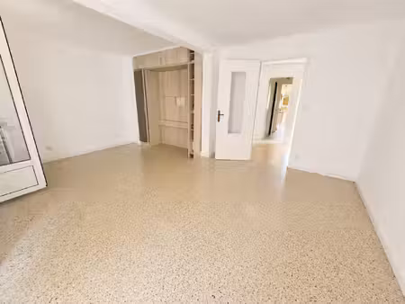 4 pièces  2/3 chambres de 67 10m2 traversant avec double bal