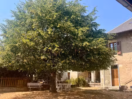 maison de village 3 pièces - 52 m2 - cour privative et ate