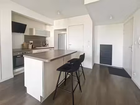 location meublée appartement 2 pièces 41 m² à tours (37000)  775 €
