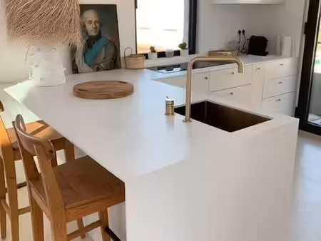 location meublée appartement 3 pièces 80 m² à saint-cyr-sur-mer (83270)  2 200 €