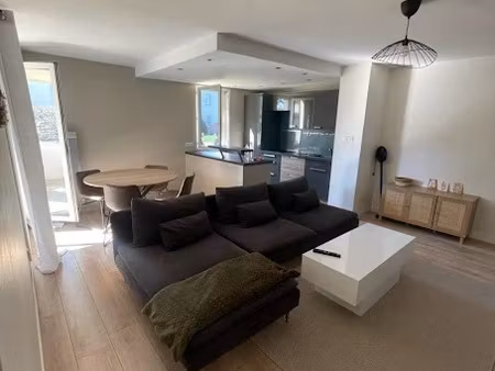 location meublée appartement 3 pièces 60 m² à toulouse (31000)  1 090 €