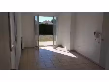 location appartement 2 pièces à ambares-et-lagrave (33440)  720 €