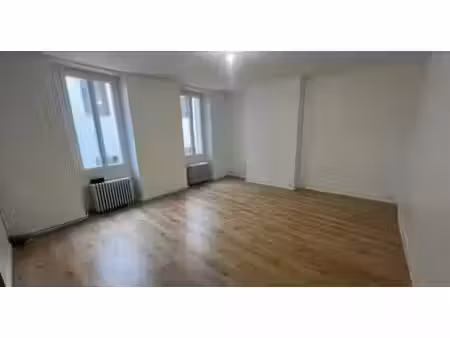 location appartement 3 pièces à blaye (33390)  756 €