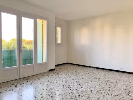 location appartement 4 pièces 82 m² à manosque (04100)  716 €