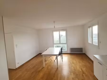 location meublée appartement 2 pièces 66 m² à niort (79000)  750 €