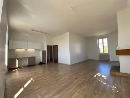 location appartement 5 pièces 112.11 m² à buxy (71390)  810 €