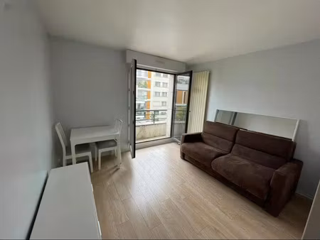 location meublée appartement 1 pièce 23 m² à courbevoie (92400)  820 €