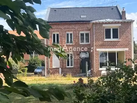 vous serez charmés par cette superbe maison de caractère individuelle  entièrement rénovée