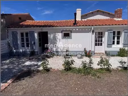 maison de caractère de 72m2 habitable  terrain de 220m2.