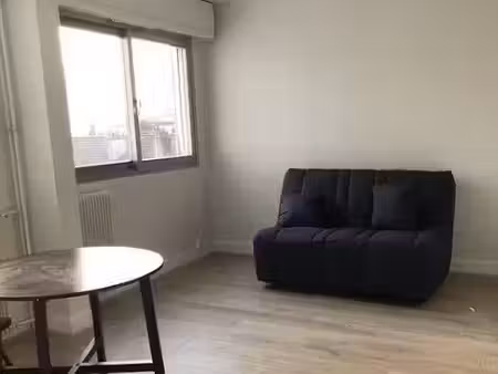location meublée appartement 1 pièce 26 m² à courbevoie (92400)  1 000 €