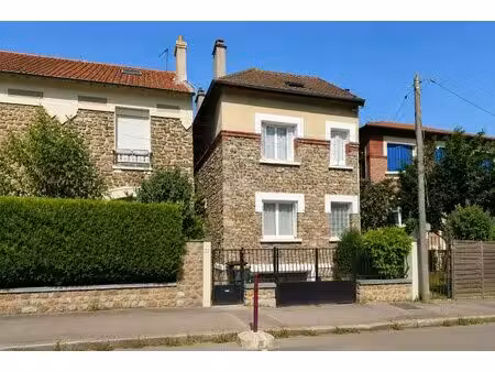 ref 2152 - maison 5 pièces - sous-sol aménagé - jardin et garage