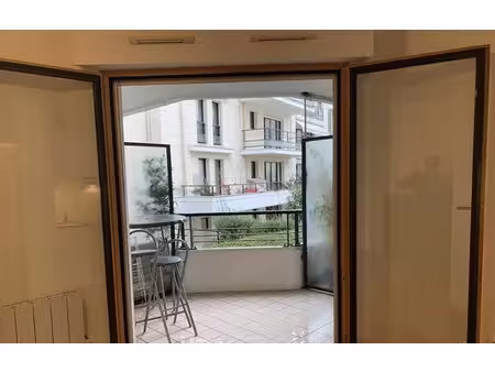 location meublée appartement 1 pièce 25 m² à issy-les-moulineaux (92130)  1 090 €