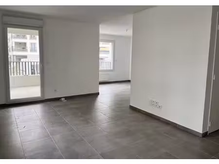 location appartement 2 pièces 52 m² à nanterre (92000)  1 100 €