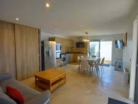 location meublée appartement 3 pièces à villeneuve (04180)  1 050 €