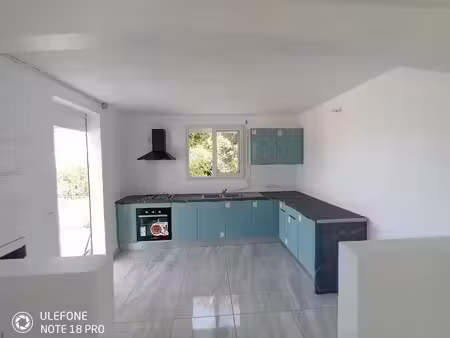location villa 4 pièces 75 m² à sainte anne (97180)  1 600 €