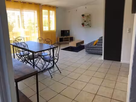 location meublée appartement 3 pièces 65 m² à avignon (84000)  400 €
