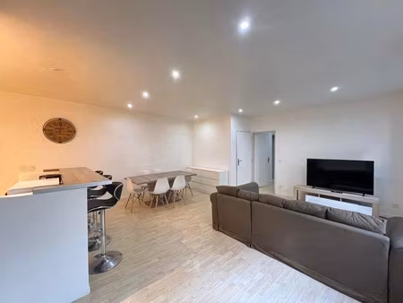 location meublée appartement 2 pièces 52 m² à saint-etienne (42000)  547 €