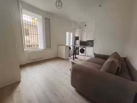 location meublée appartement 1 pièce 21.72 m² à toulon (83000)  500 €