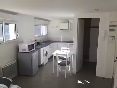 location meublée appartement 1 pièce 25.1 m² à angers (49000)  400 €