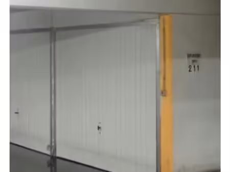 vente garage fermé gratte ciel