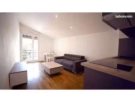 appartement avec balcon équipé et meublé centre ville bagnols-sur-cèze