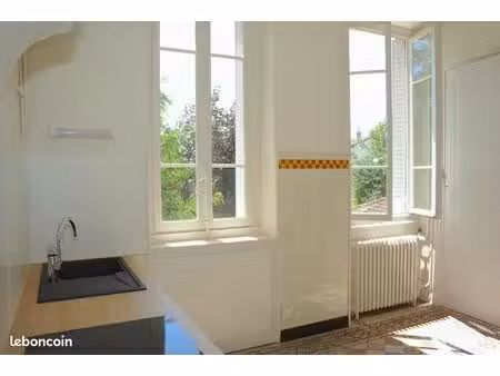 a louer  t5 bourgeois dans un quartier calme et commerçant à la fois