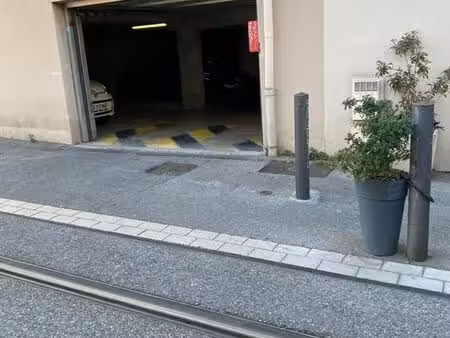 parking en sous sol résidence récente 13005 marseille