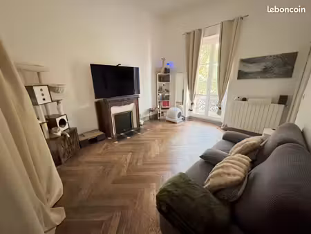 très joli p2 sur le quai de la fontaine