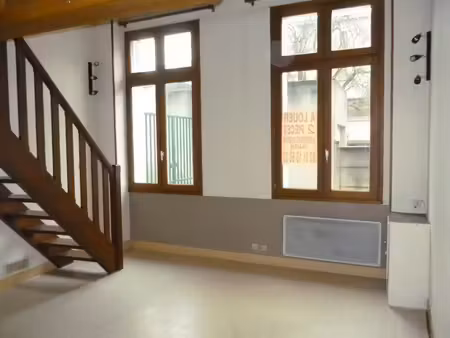 a louer appartement 2pp duplex sur cour intérieure. centre ville