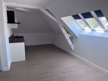 t3 rénové avec climatisation réversible – centre-ville de château-gontier