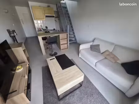 décoration & charme : superbe t1 bis en duplex 28 m² avec terrasse– la rochelle centre