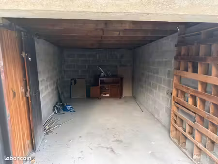 box garage fermé à louer