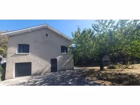 t4 dans villa à corenc