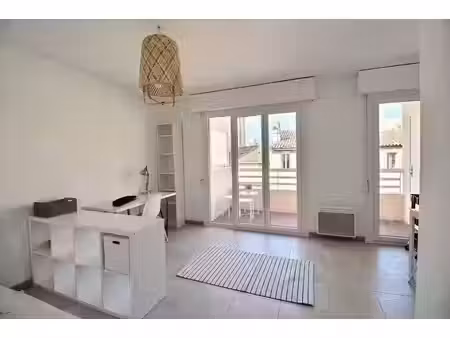 location meublée appartement 1 pièce 24 m² à marseille 5ème (13005)  566 €