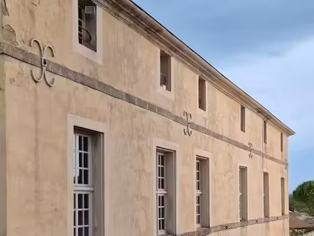 loue appartement f4 au sein d'un domaine du xviième siècle rénové 1 050 cc - f4 - sommière