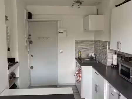 location appartement 2 pièces 30 m² à aix-en-provence (13090)  595 €