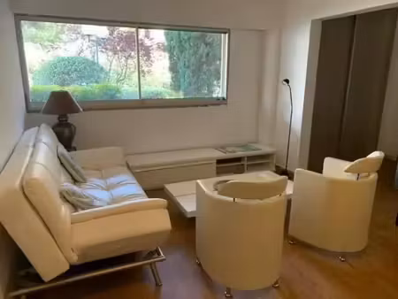location meublée appartement 1 pièce 43 m² à hyeres (83400)  650 €